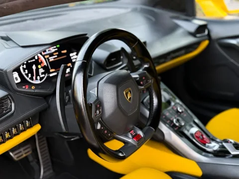  Lamborghini Huracan (Yellow)